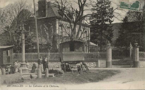 ARCHELLES - Le Calvaire et la Château.