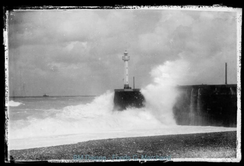 Phare, un jour de tempête (vue du)