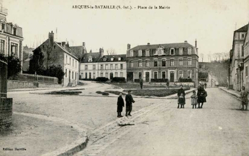 ARQUES-la-BATAILLE (S.-Inf.). - Place de la Mairie