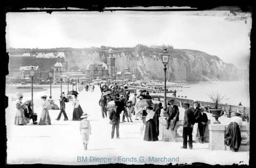 Foule boulevard maritime (vue de la)