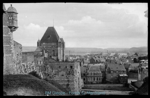 Château, prise du pont levis (vue du)