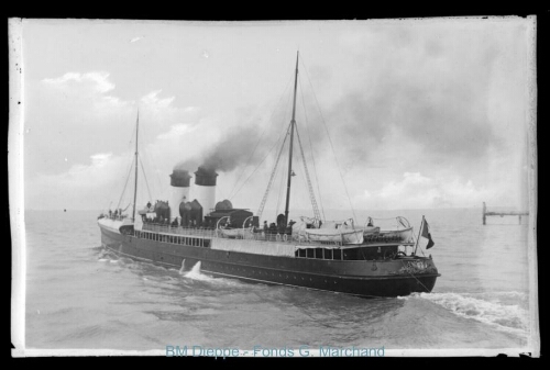 « Tamise » sortant (vue du steamer)