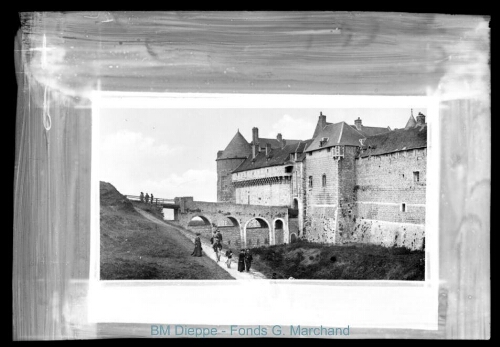 Château et douves (vue du)