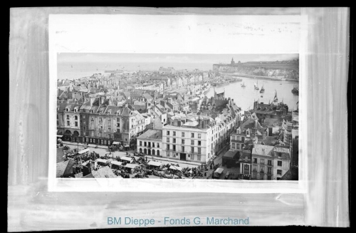 Place nationale, avant-port, bout du quai (vue d'ensemble de la)