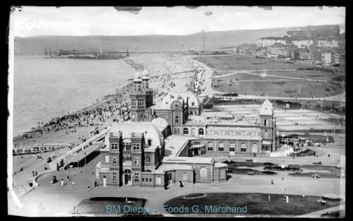 Casino et la plage (vue du)