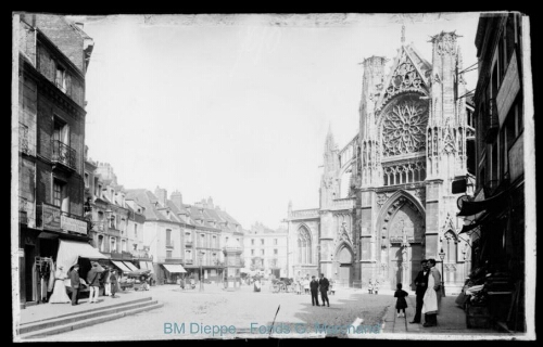 Eglise Saint-Jacques, colonne Vendome, rue de la Boucherie (vue de l')