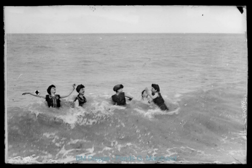 Quatre nageuses (vue de)