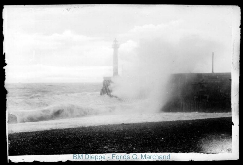 Phare, un jour de tempête (vue du)