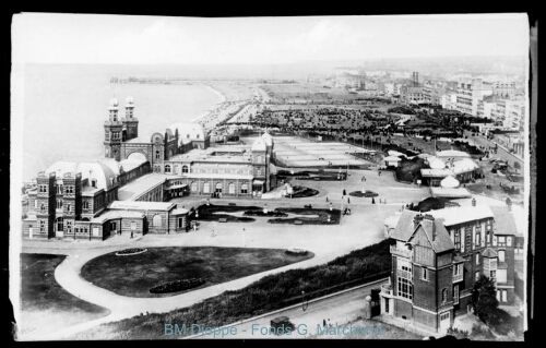 Casino prise de la plage (vue d'ensemble du)