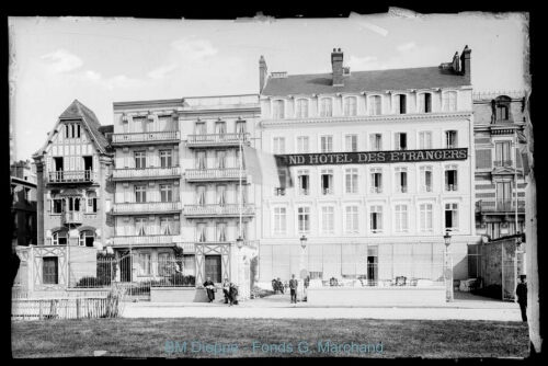 « Hôtel des Etrangers » et villa « Bellevue » (vue de l')