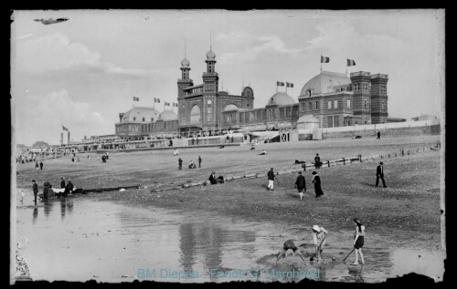 Casino, prise de la plage (vue d'ensemble du)