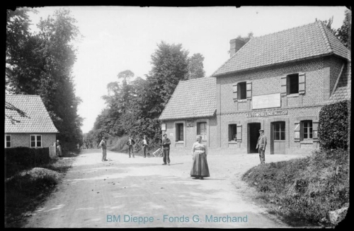 Café épicerie « Au Rendez-vous des Amis » (vue du)