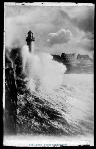 Phare, un jour de tempête (vue du)