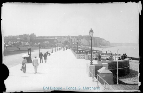 Boulevard maritime, promenade et Château (vue du)