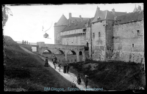 Château et douves (vue du)