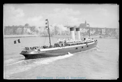 « Newhaven » arrivant (vue du steamer)