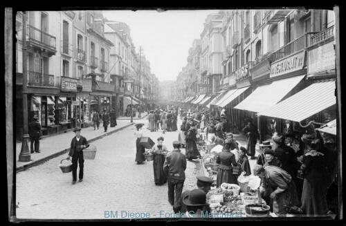 Grande-Rue, prise de la place nationale (vue de la)