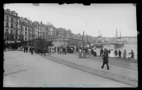 Gare Maritime et de l'arrivée d 'un paquebot (vue de la)