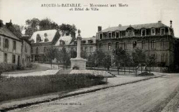 ARQUES-la-BATAILLE. - Monument aux Morts et Hôtel de Ville