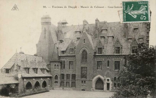 Environs de Dieppe – Manoir de Calmont – Cour Intérieur
