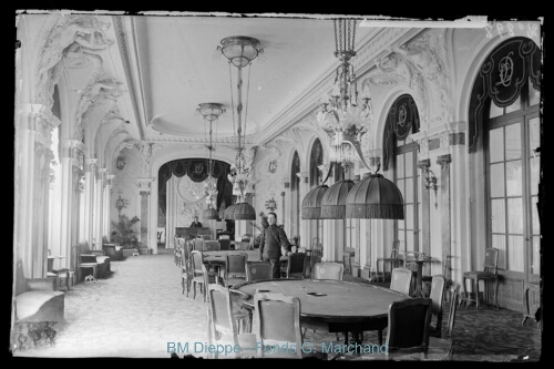 Intérieur du casino, salle de jeux (vue de l')