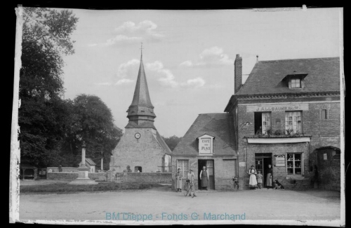 Eglise et « Café de la place », propriétaire J. Alleaume (vue de l')