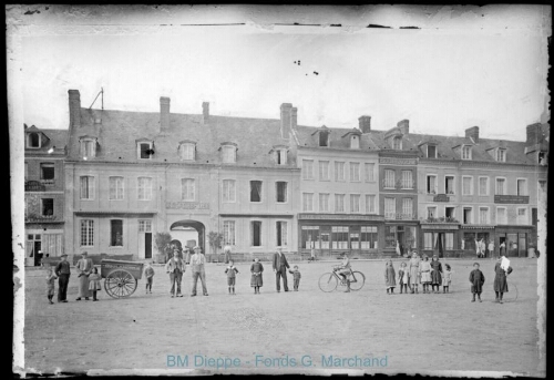 Place du marché avec« Ets Leforestier », « Hôtel de l'Aigle d'Or » (vue de la)