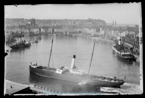« Sussex », et navire de commerce entrant (vue du steamer)