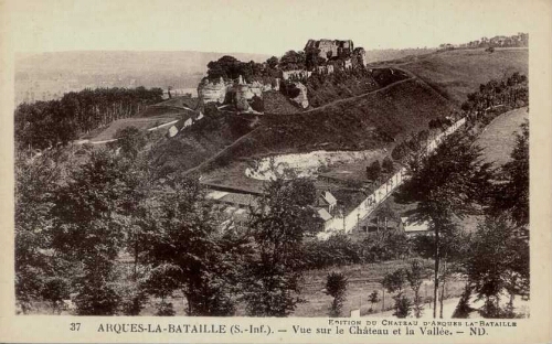 ARQUES-LA-BATAILLE (S.-Inf.). - vue sur la Château et la Vallée. - ND.