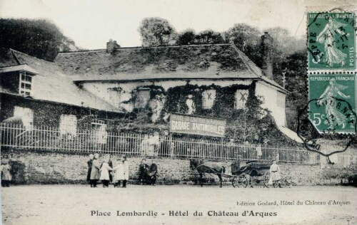 Place Lombardie – Hôtel du Château d'Arques