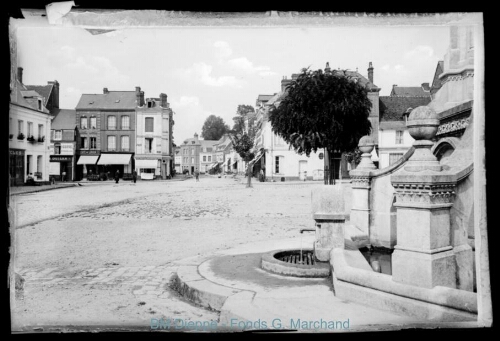 Partie de la place Maintenon et de la fontaine Dillard (vue d'une)