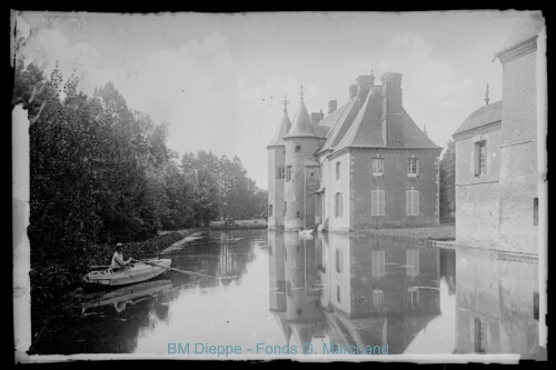 Château de Bimorel et des canaux de la Saâne, avec une barque et un personnage (vue du)