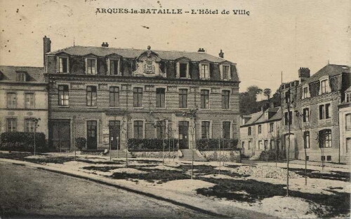 ARQUES-la-BATAILLE – L'Hôtel de Ville