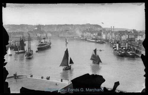 « Brest » « Italie » « Newhaven », dans l'avant-port (vue des steamers)