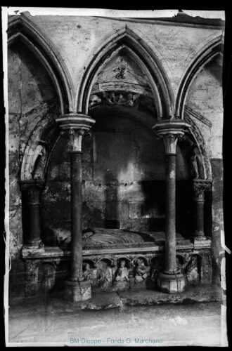 Cathédrale, tombeau du tombeau de l'archevêque Maurile (vue de la)