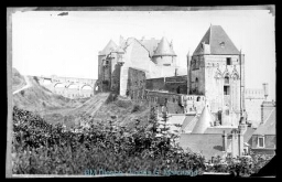 Château et tour Saint-Remy, prise du chemin de la citadelle (vue du)
