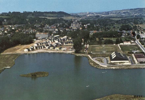 ARQUES-LA-BATAILLE (76880 - Seine-Maritime) Le Plan d'eau - Immeuble du Val de Varennes