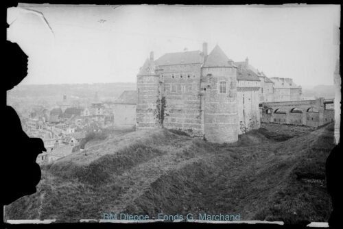 Château (vue prise de l'esplanade du)