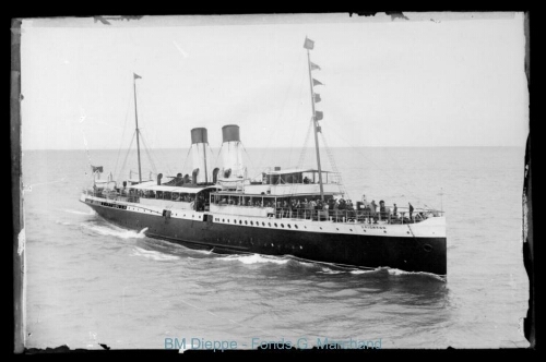 « Brighton » arrivant (vue du steamer)